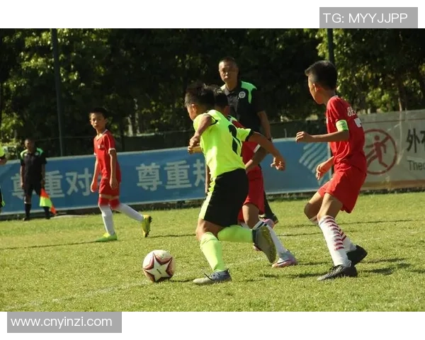 中国小学生足球赛决赛场面堪比职业赛